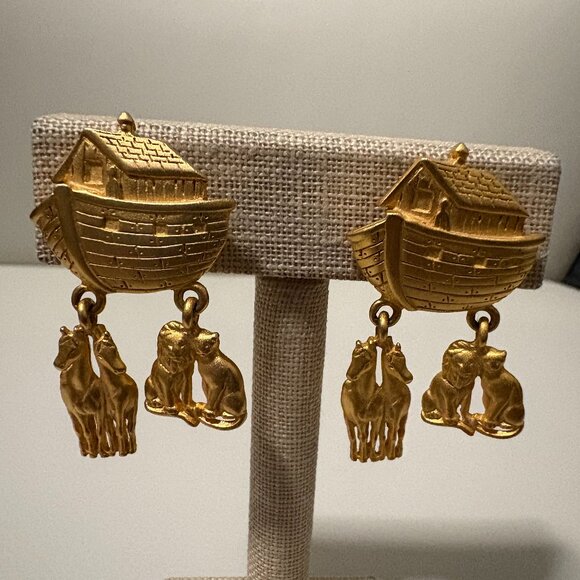 Matte Gold Tone Noah's Ark Earrings for Pierced Ears Vintage JJ Jonette Jewelry - Picture 1 of 4